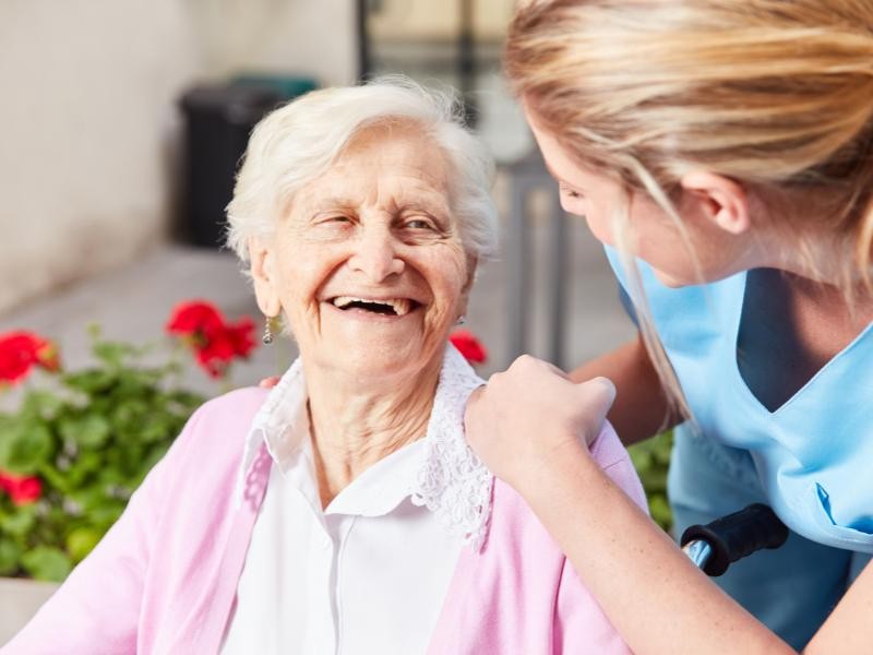 Como é a rotina em um residencial geriátrico?